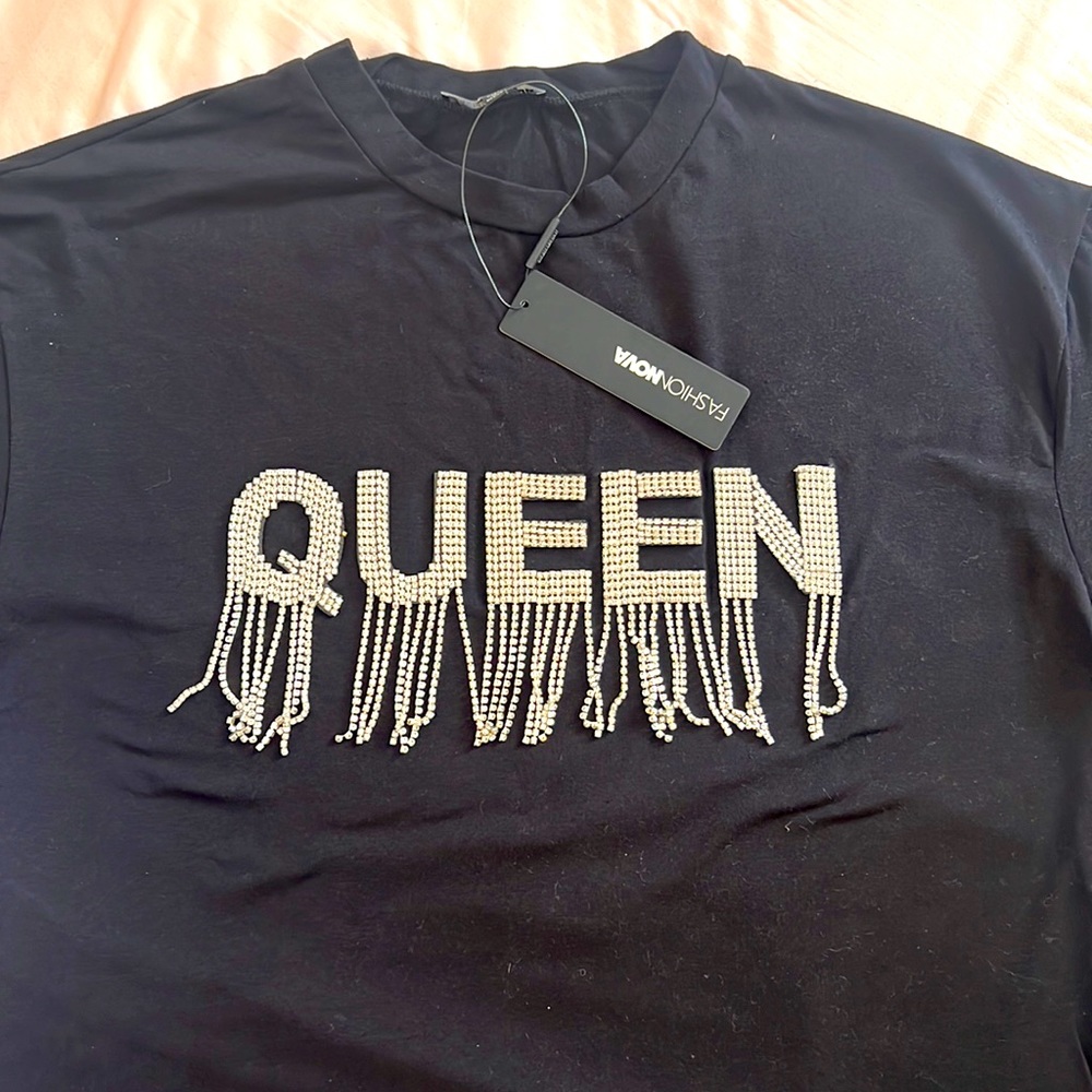 NEW WITH TAGS FASHION NOVA T-SHIRT